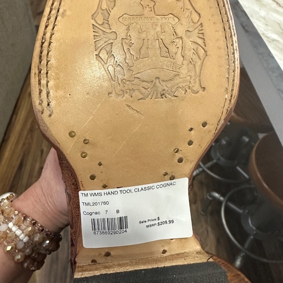 Boots - Picture 4 of 4